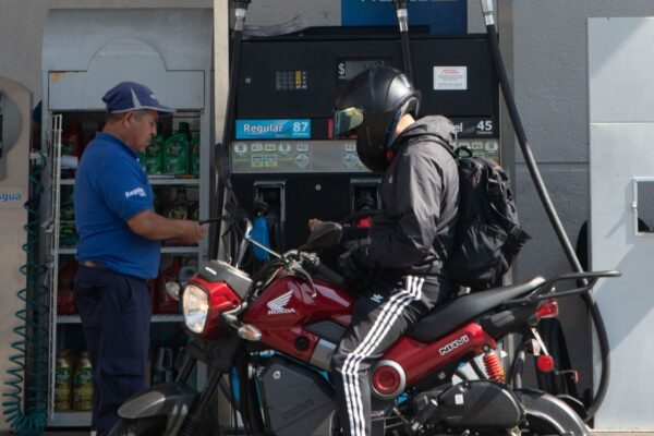 Reactiva Gobierno federal subsidio a combustibles ante alza por conflicto en Medio Oriente