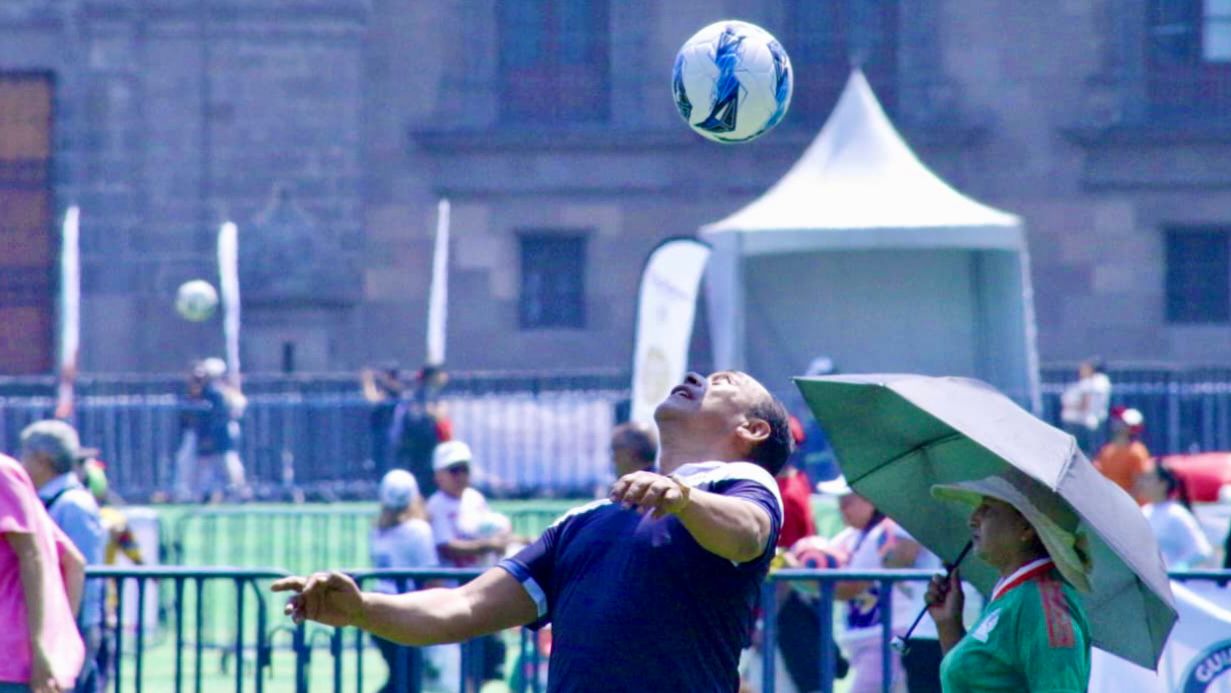La CDMX logra Récord Guinness con la clase de fútbol más grande del mundo en el Zócalo
