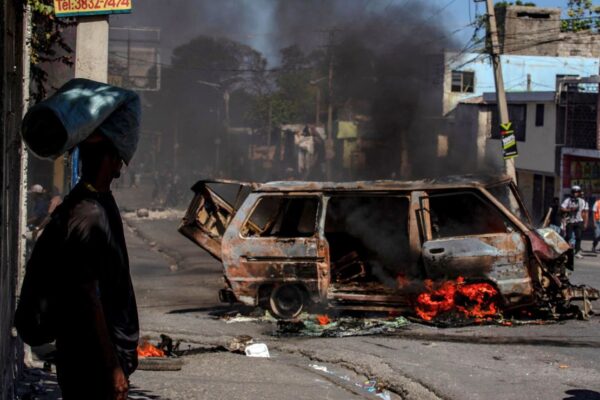 Masacre en Haití deja decenas de muertos; EE.UU. ofrece recompensa por bandas criminales