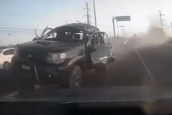 Explosión de camioneta en Tecámac mata a dos hombres; uno identificado como presunto operador del Cártel de Sinaloa