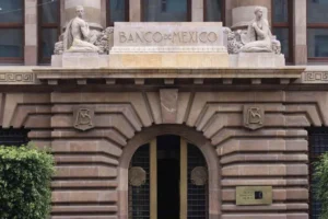 Banxico recorta tasa de interés pese a repunte inflacionario y división interna