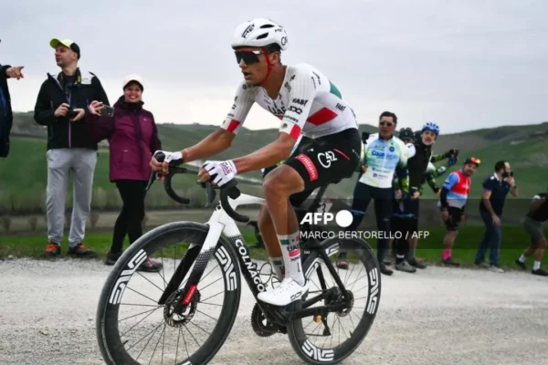 Isaac del Toro se encamina a hacer historia como primer mexicano en ganar la Tirreno-Adriático