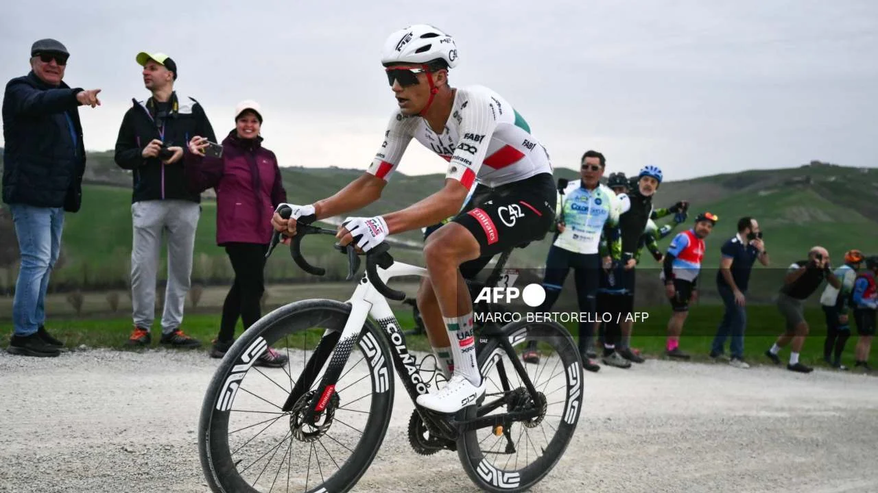 Isaac del Toro se encamina a hacer historia como primer mexicano en ganar la Tirreno-Adriático