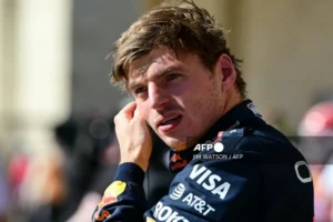 Antonelli gana en Japón y lidera la F1; Verstappen critica la nueva era mientras Checo ve progreso