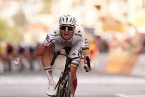 Pogacar gana por centímetros en Milán-San Remo y Lutkenhaus hace historia en el Mundial de Atletismo de Torun