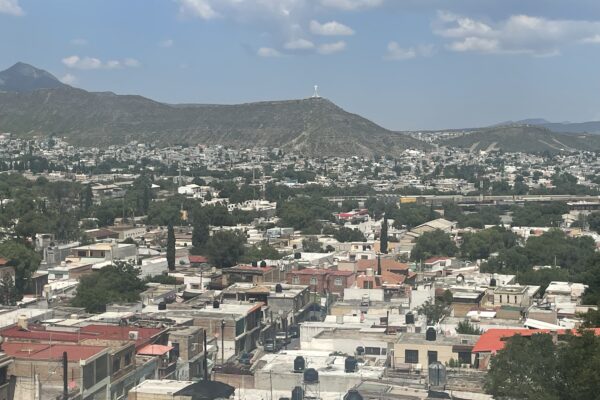 Obras viales complican movilidad en Torreón; abogados rechazan declaraciones del Poder Judicial