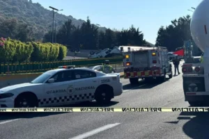 Volcadura de tráiler deja un muerto y tres lesionados en autopista México-Cuernavaca