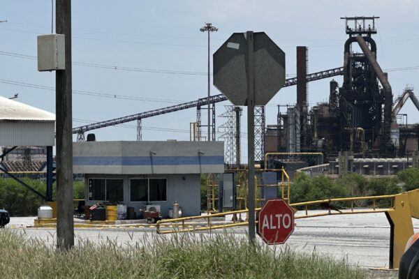Acreedores con garantías prendarias bloquean subasta de AHMSA mientras crecen las deudas laborales