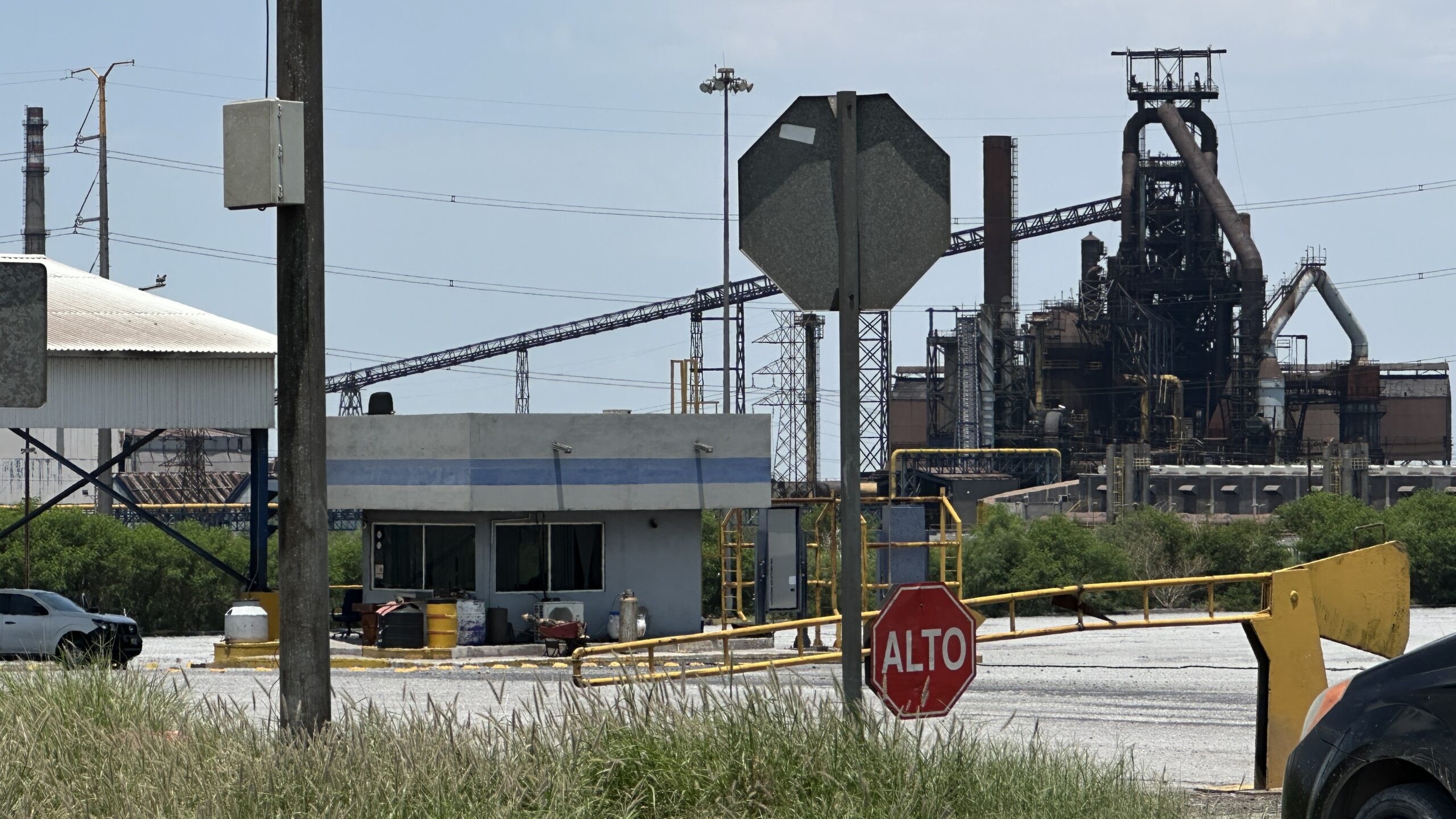Acreedores con garantías prendarias bloquean subasta de AHMSA mientras crecen las deudas laborales
