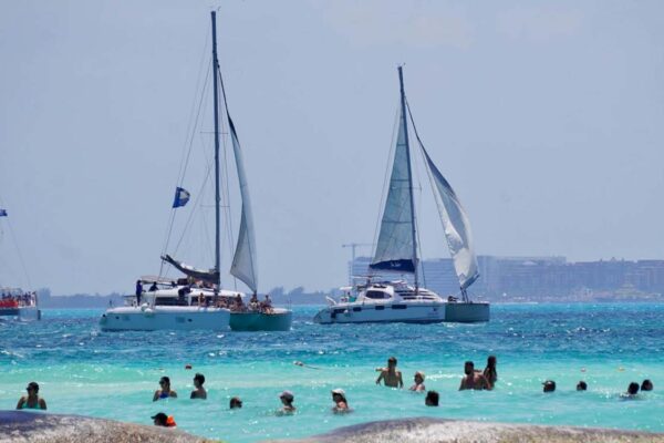 Sectur proyecta 4.03 millones de turistas y consumo de 55,890 mdp para Semana Santa 2026