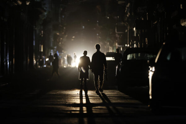 Restablecen 70% del servicio eléctrico en La Habana tras segundo apagón de la semana