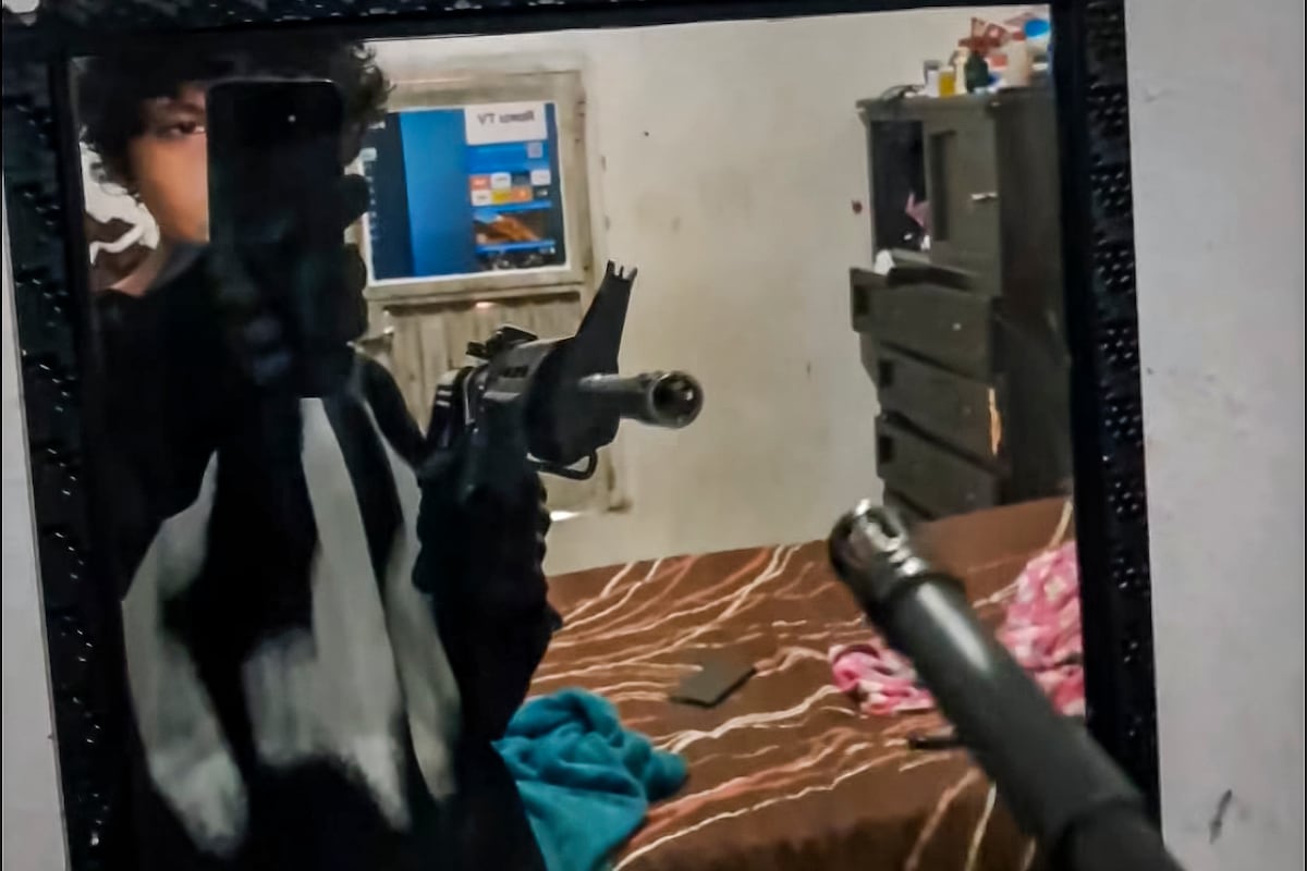 Adolescente de 15 años mata a dos maestras a tiros en preparatoria de Lázaro Cárdenas