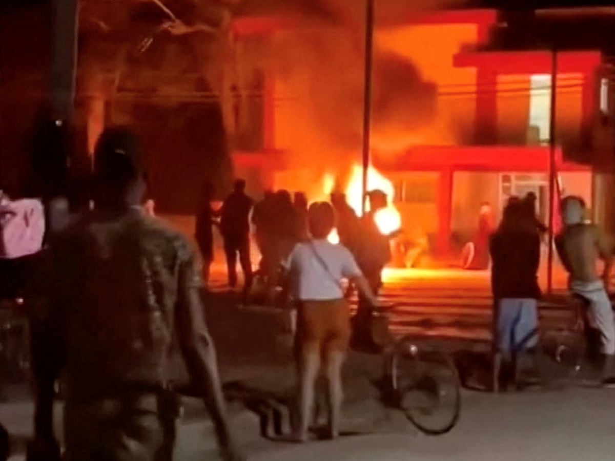 Detienen a manifestantes en Cuba tras protestas por apagones y escasez de alimentos