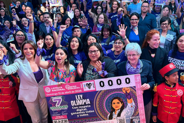 Develan billete conmemorativo de la Ley Olimpia y dan a conocer resultados de Chispazo y Melate