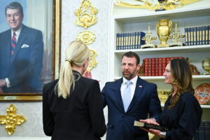 Senado de EU aprueba financiamiento parcial del DHS; Mullin asume como nuevo secretario