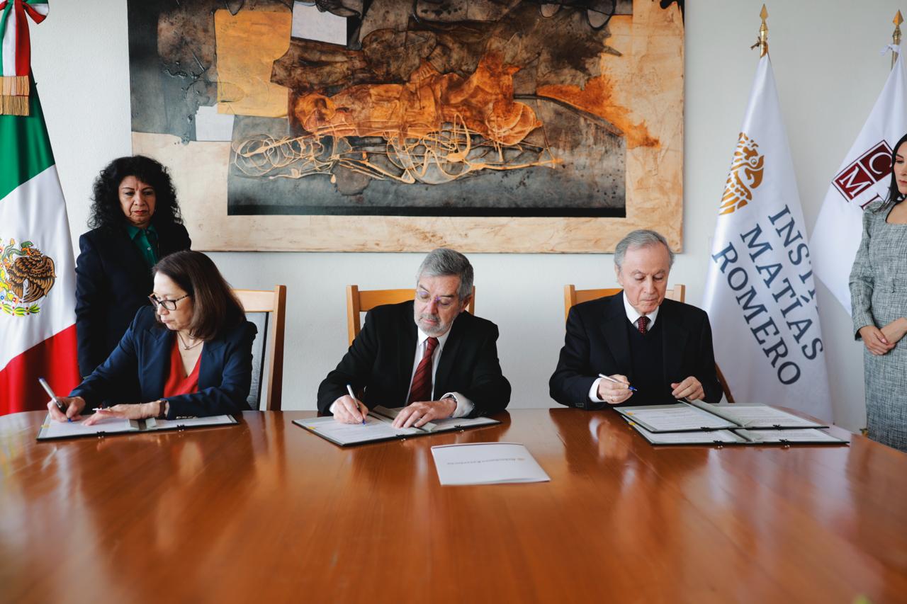 Firman SRE y El Colegio de México convenio para fortalecer formación del Servicio Exterior