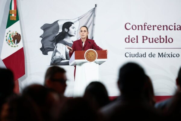 Sheinbaum envía Plan B electoral al Senado para recortar privilegios