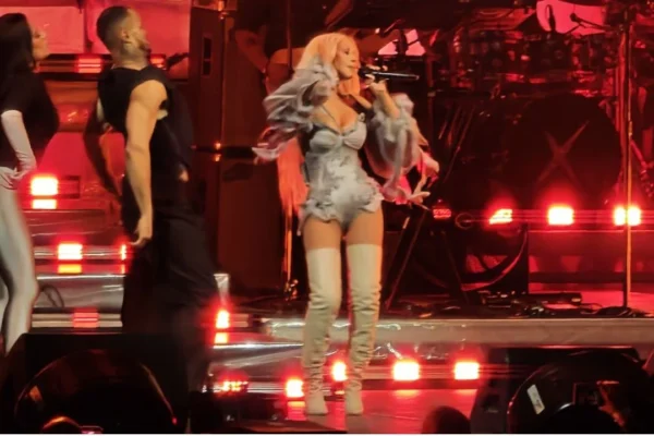 Fans decepcionados tras concierto corto y sin innovación de Christina Aguilera en CDMX