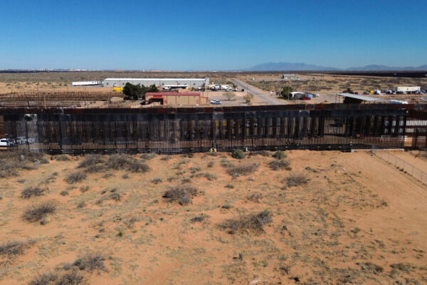 Muerte de migrante y polémicas políticas de Trump agudizan tensión fronteriza