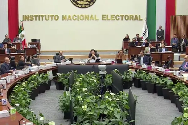 Consejeros salientes del INE denuncian venganza política en su última sesión