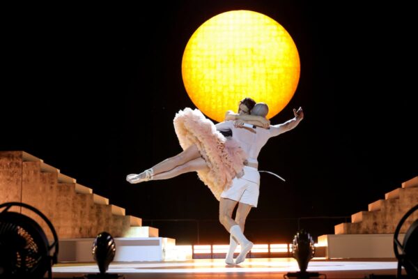 Rosalía integra ballet y danza contemporánea en concierto ante 17,000 personas en Madrid