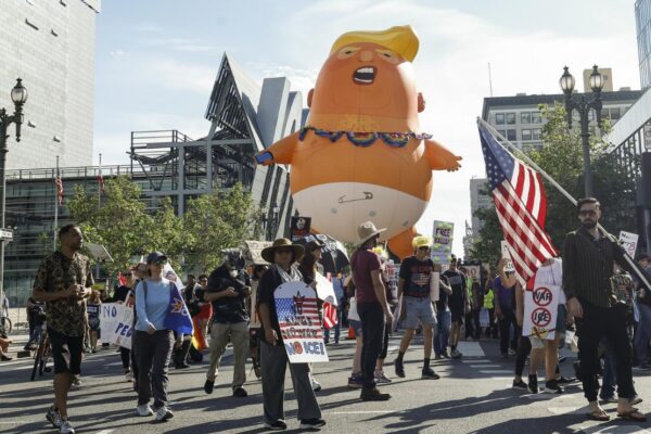 Más de 80 detenidos en protestas ‘No Kings’ contra Trump en EU; 8 millones marchan en 3 mil 300 eventos