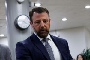 Senado de EE.UU. confirma a Markwayne Mullin como secretario de Seguridad Nacional