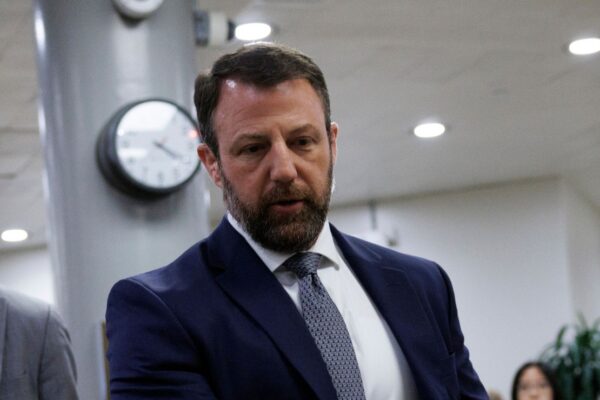 Senado de EE.UU. confirma a Markwayne Mullin como secretario de Seguridad Nacional