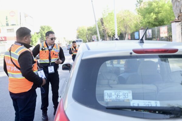 Regidor de Morena en Torreón rechaza dotar de armas a agentes viales por prepotencia