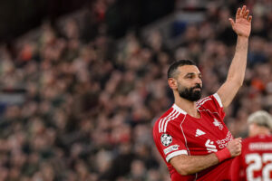 Barcelona y Liverpool avanzan a cuartos de Champions con goleadas