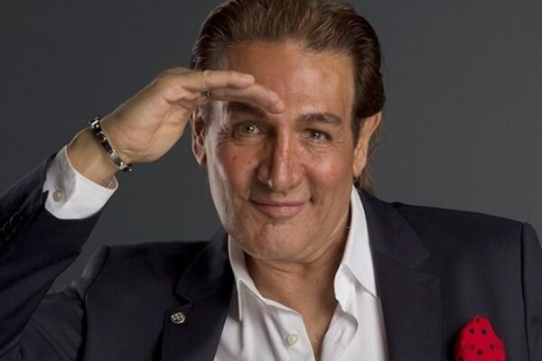 Periodista Fabián Lavalle sufre asalto a mano armada en gasolinera de la CDMX