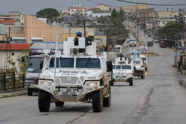 Mueren tres cascos azules de la UNIFIL en dos ataques en el sur del Líbano mientras Israel amplía su zona de seguridad