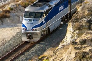 Dos accidentes ferroviarios en Texas dejan lesionados y fuga de etanol