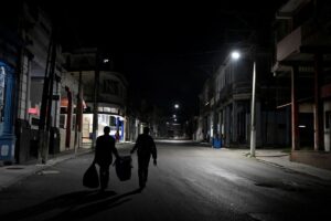 Cuba se prepara ante posible agresión de EE.UU. mientras enfrenta colapso energético