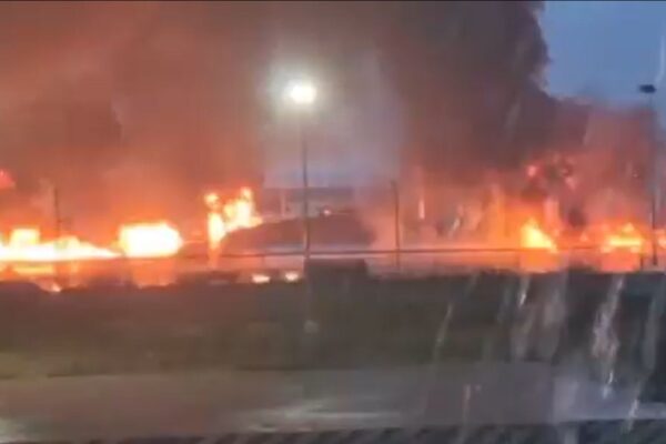 Incendio en barda perimetral de Refinería Olmeca en Dos Bocas