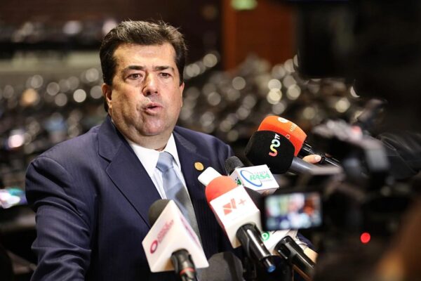 Aprueban reforma constitucional para topar pensiones de confianza en el sector público