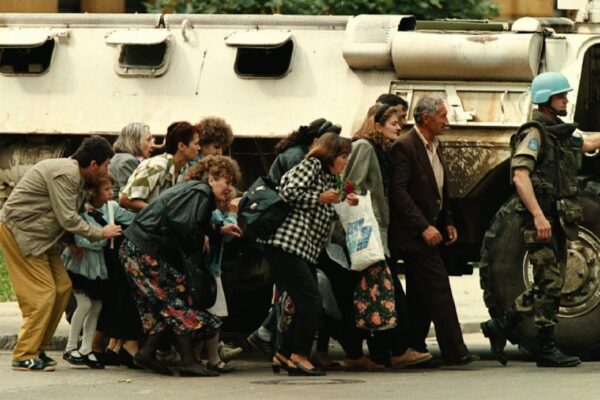 Israel anuncia operación para destruir puentes en Líbano mientras ataque a hospital en Sudán deja 64 muertos