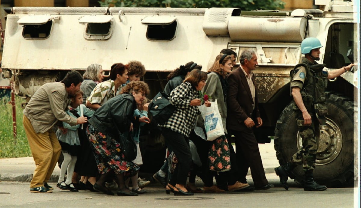 Israel anuncia operación para destruir puentes en Líbano mientras ataque a hospital en Sudán deja 64 muertos