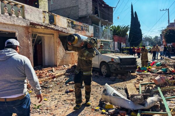 Explosión de gas en Coacalco deja 12 heridos y daños en viviendas