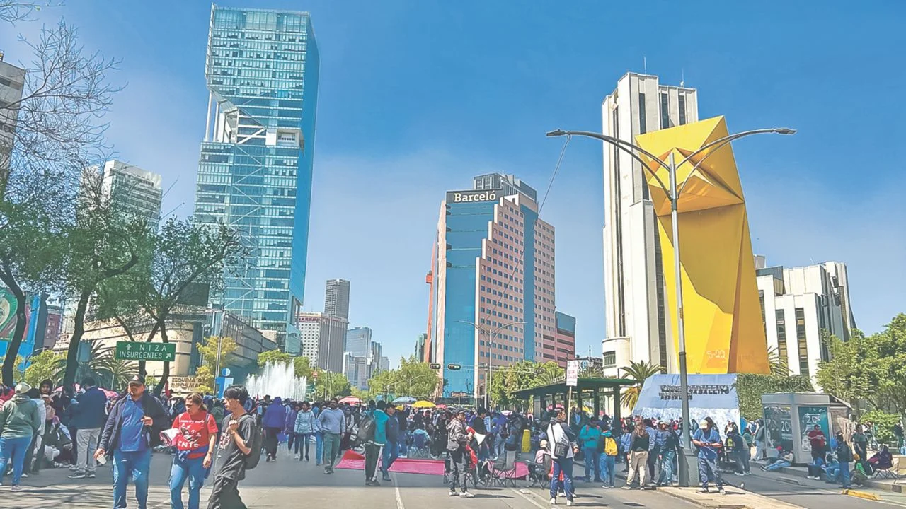 CNTE protesta en Paseo de la Reforma y exige diálogo directo con la presidenta Sheinbaum