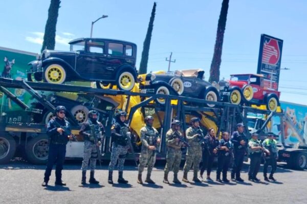 Recuperan nodriza con vehículos de colección en Tecamachalco tras reporte en autopista Puebla-Orizaba