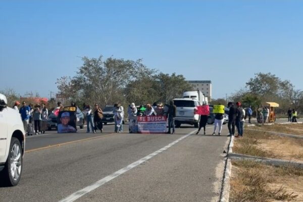 Bloquean aeropuerto de Los Cabos por hallazgo de fosas y desaparición en Baja California Sur