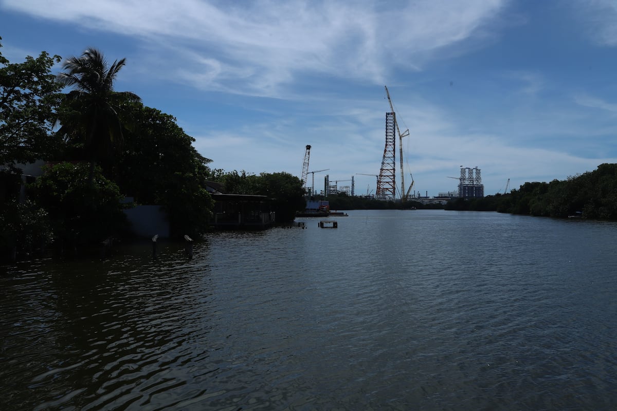 Incendio en Dos Bocas deja cinco fallecidos; ASEA designa nueva directora ejecutiva