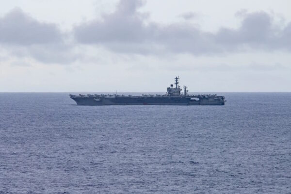 Delegación mexicana realiza visita protocolaria al portaaviones USS Nimitz