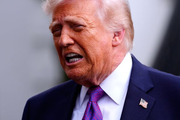 Bloqueo en Ormuz dispara precio del petróleo a 110 dólares y desata crisis energética global