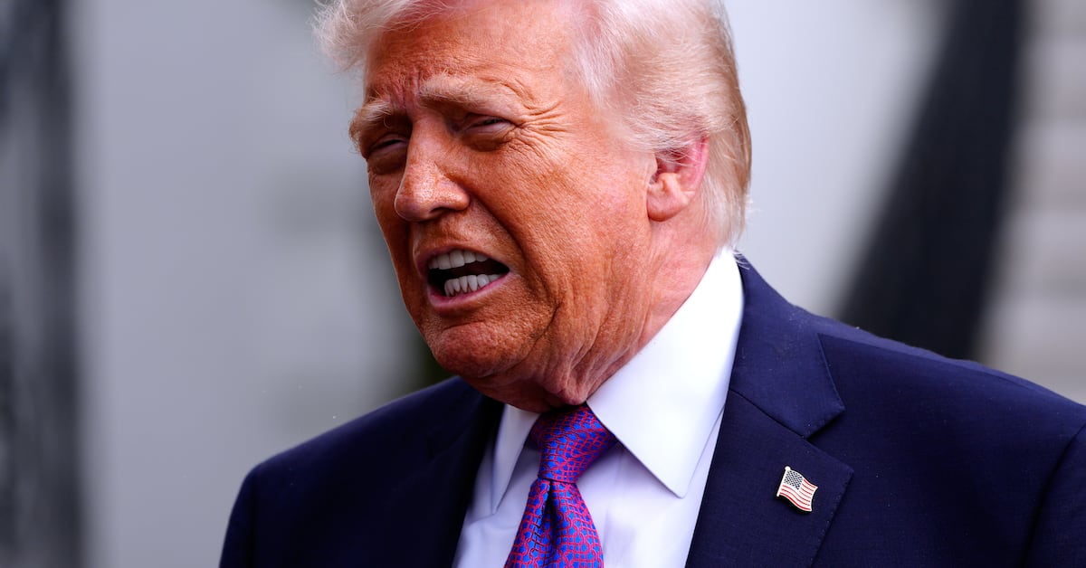 Bloqueo en Ormuz dispara precio del petróleo a 110 dólares y desata crisis energética global