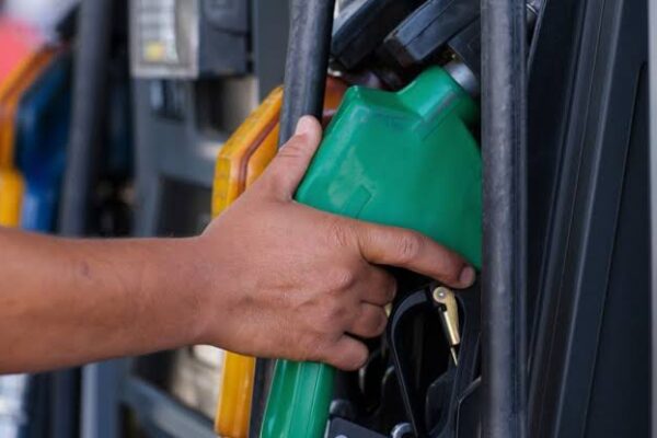 Reactiva Gobierno estímulo fiscal al IEPS para gasolinas y diésel ante alza del petróleo