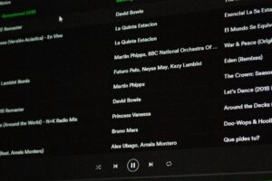 Desmantelan primer fraude millonario con IA en la industria musical
