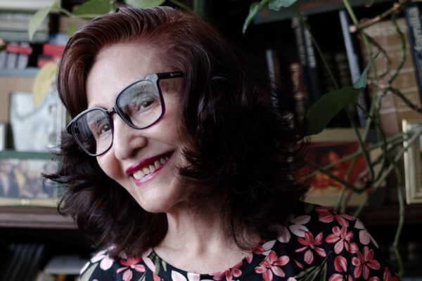 Élmer Mendoza recibe homenaje en Feria de Coyoacán y reflexiona sobre su obra