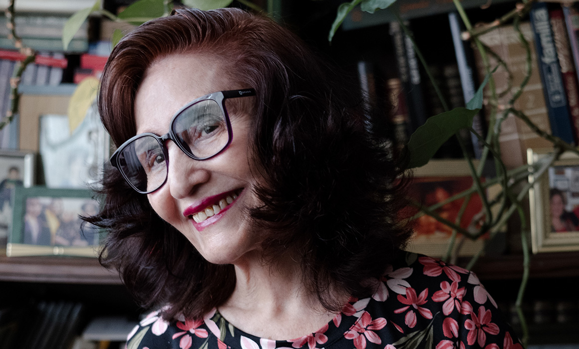 Élmer Mendoza recibe homenaje en Feria de Coyoacán y reflexiona sobre su obra